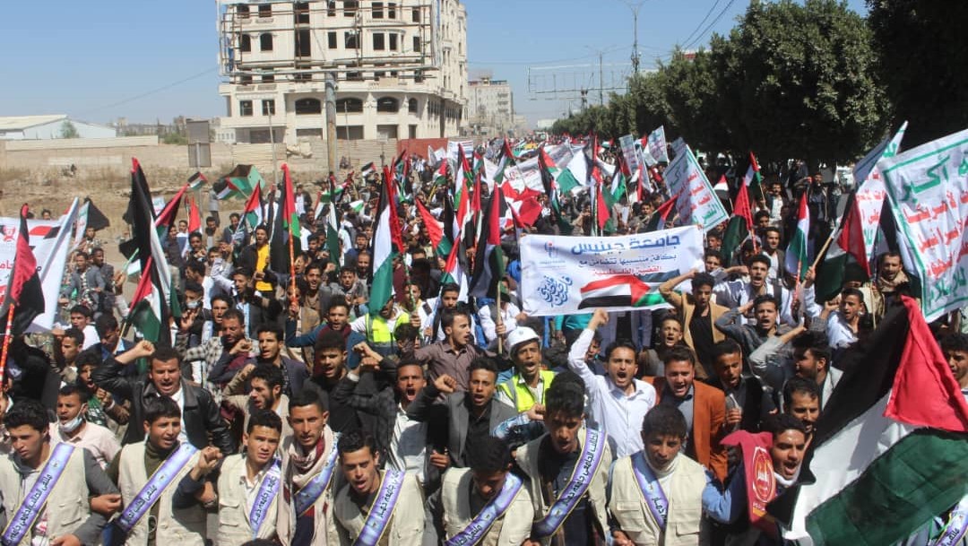 ذمار.. مسيرة غاضبة للقطاع الأكاديمي والطلاب تأييد لقطاع غزة