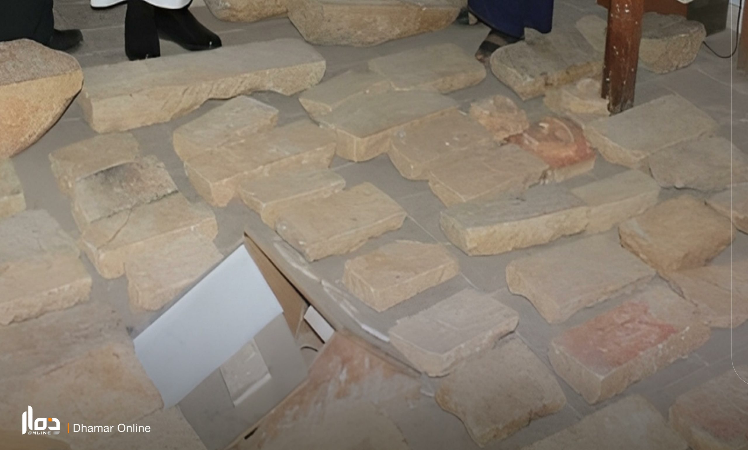 ضبط 121 قطعة أثرية في حوش أحد مهربي الآثار في محافظة الجوف